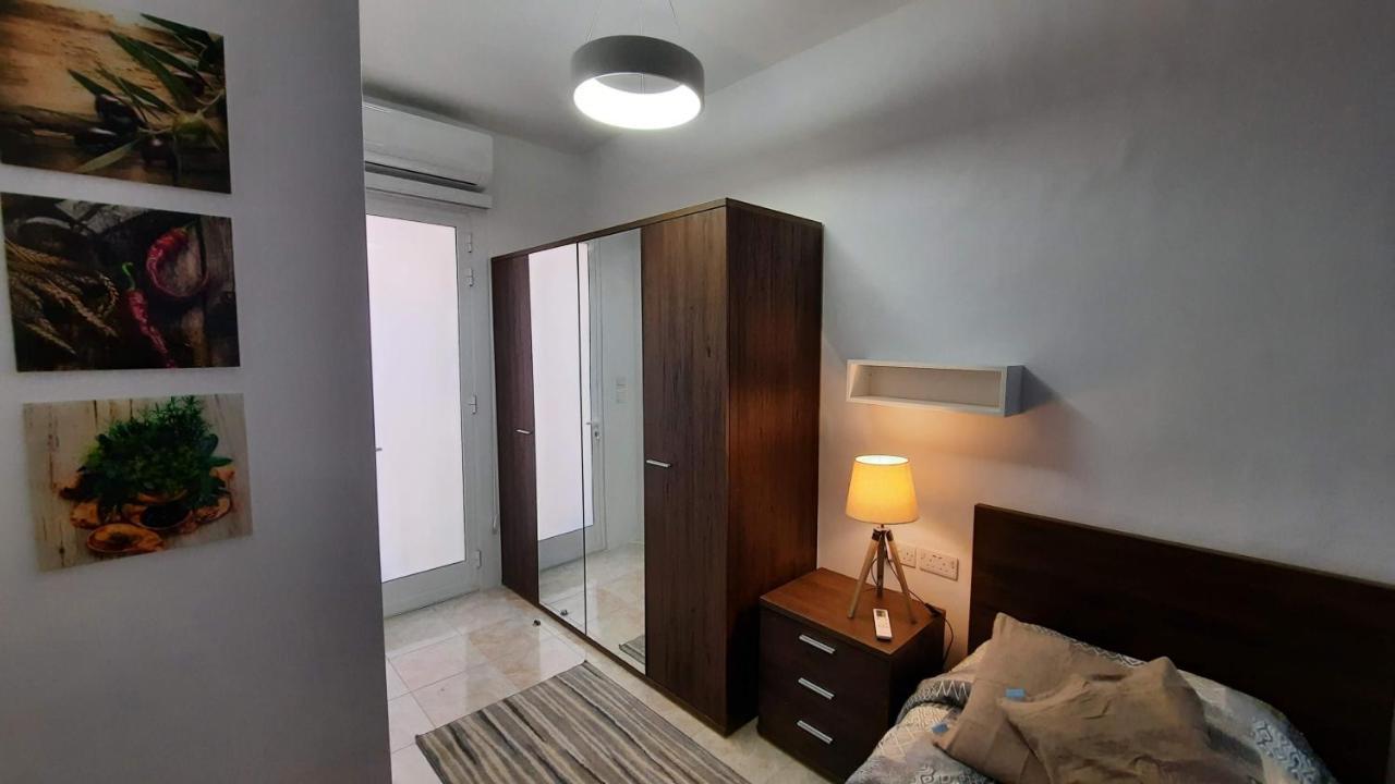 Spacious Side-Sea View Apartment At St Paul'S Bay St. Paul's Bay Exterior foto